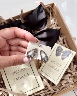 Промоционална подаръчна кутия - сребърни стоманени обеци, парфюм, скрънчи
